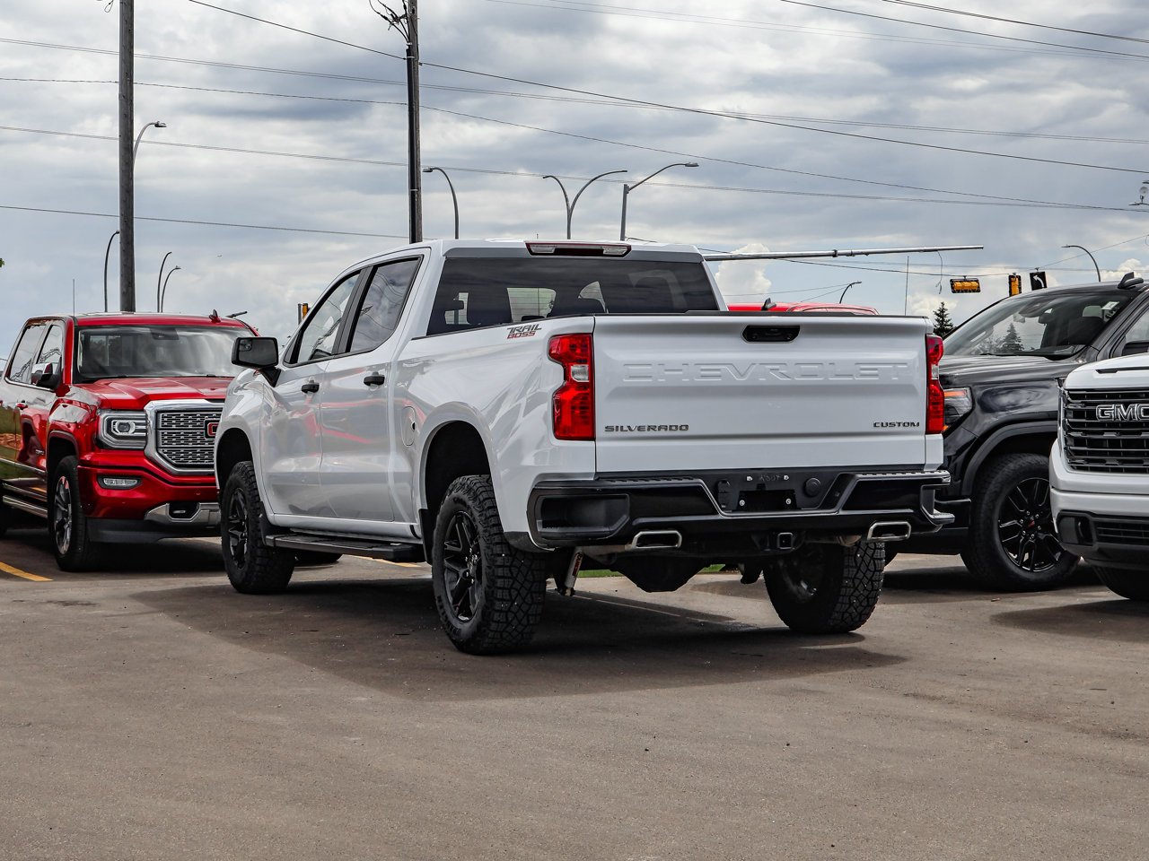 2025 Chevrolet Silverado 1500 4WD Crew Cab 147 Custom Trail Boss White Sherwood Park - photo #5