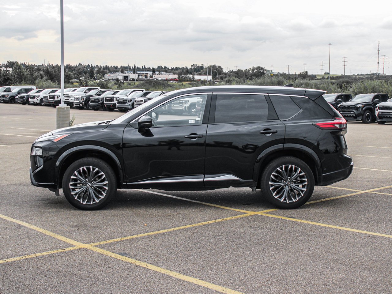 2024 Nissan Rogue AWD Platinum Black Sherwood Park - photo #4