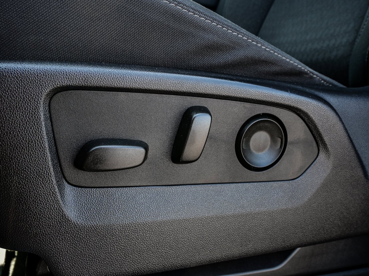 2024 Chevrolet Silverado 1500 4WD Crew Cab 147 RST Black Sherwood Park - photo #16