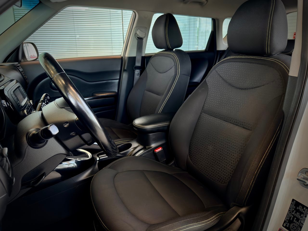 2016 Kia Soul White Notre-Dame-des-Prairies - photo #13
