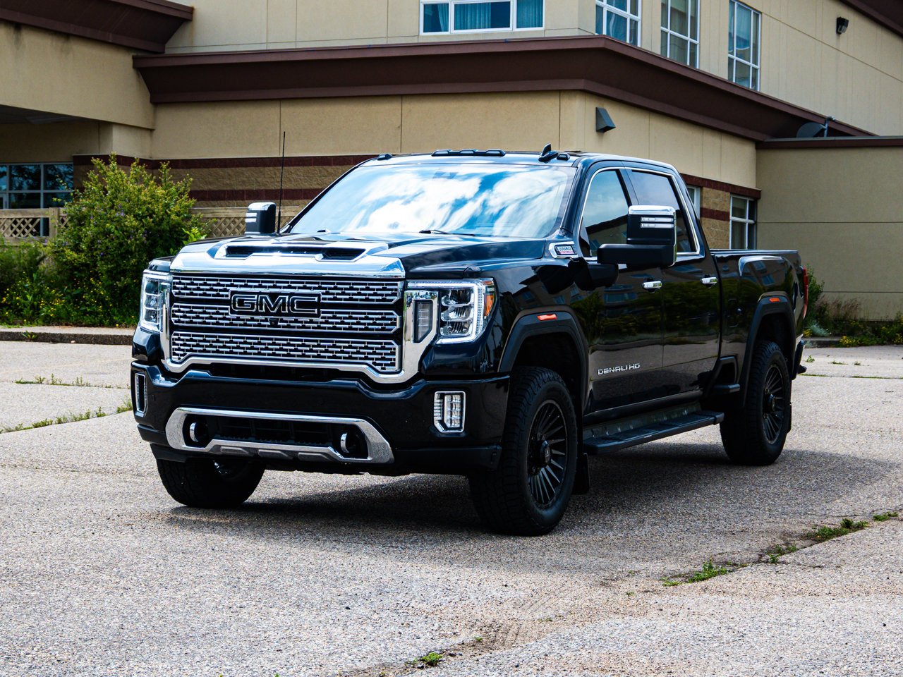 2021 GMC Sierra 2500HD 4WD Crew Cab 159 Denali Black Sherwood Park - photo #3