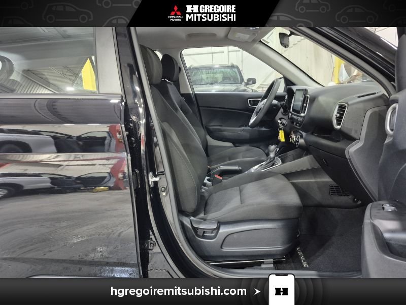 2023 Hyundai Venue Black Blainville - photo #15