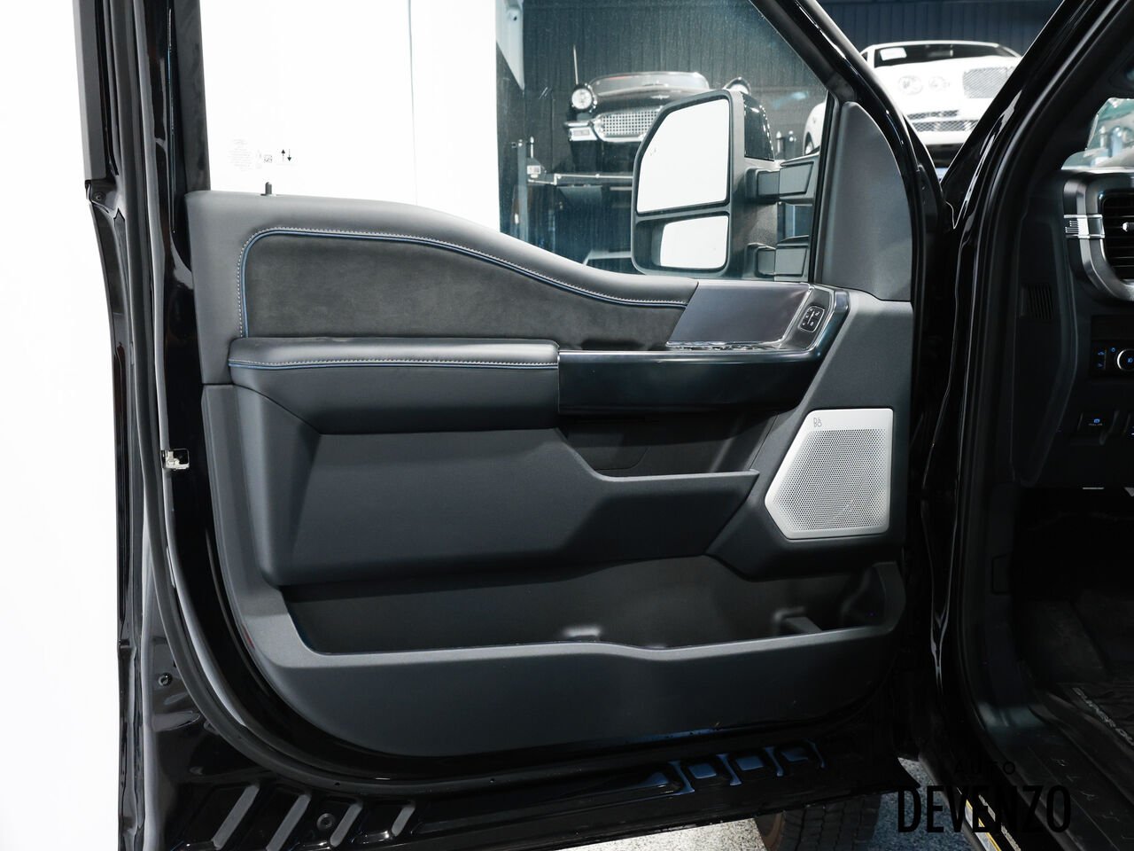 2026 Ford Super Duty F-450 DRW Black Saint-Eustache - photo #10