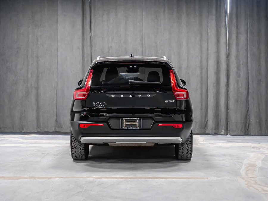 2023 Volvo XC40 B5 PLUS BRIGHT Black
