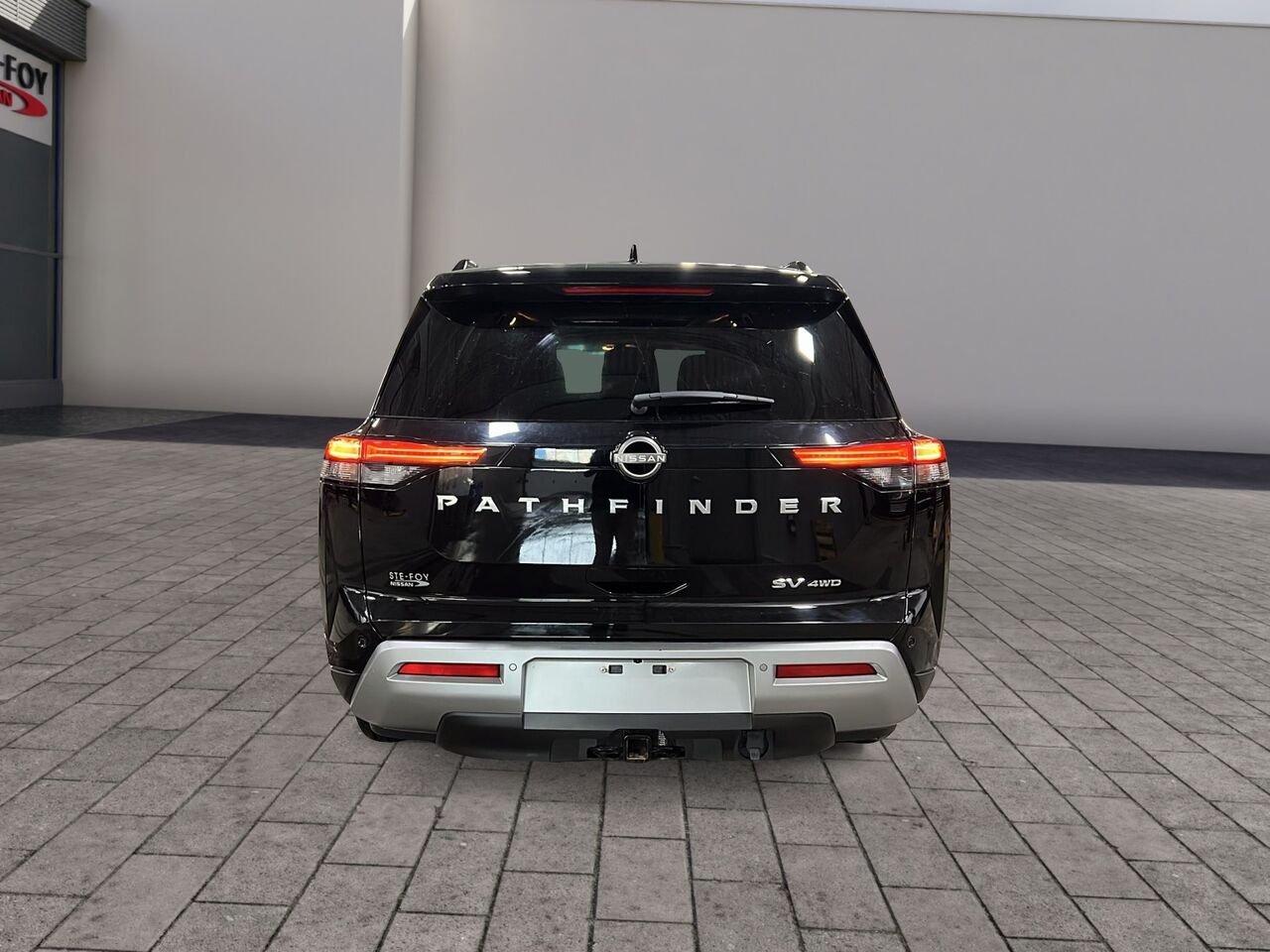 2024 Nissan Pathfinder Black Québec - photo #2