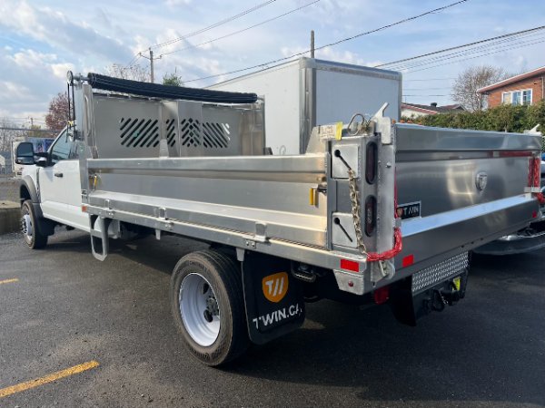 Ford Super Duty F-550 DRW XLT CABINE 6 PLACES 4RM 203 PO DCE DE 84 PO 2024 Blanc Oxford Châteauguay - photo #1