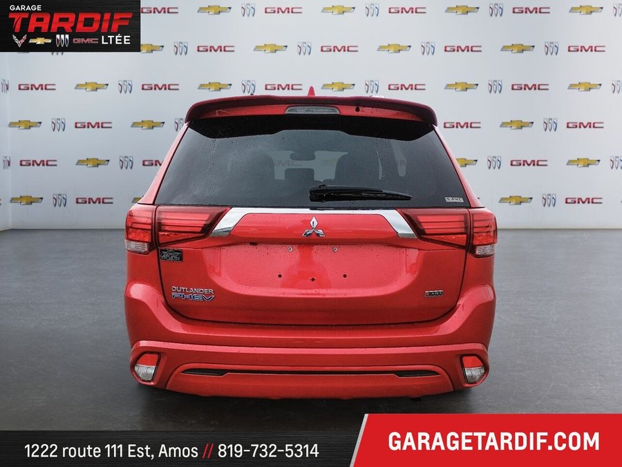 2022 MITSUBISHI OUTLANDER 2022 Red
