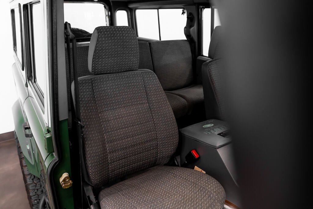 Land Rover Defender CAR IN MILES 1997 Vert Kirkland - photo #15