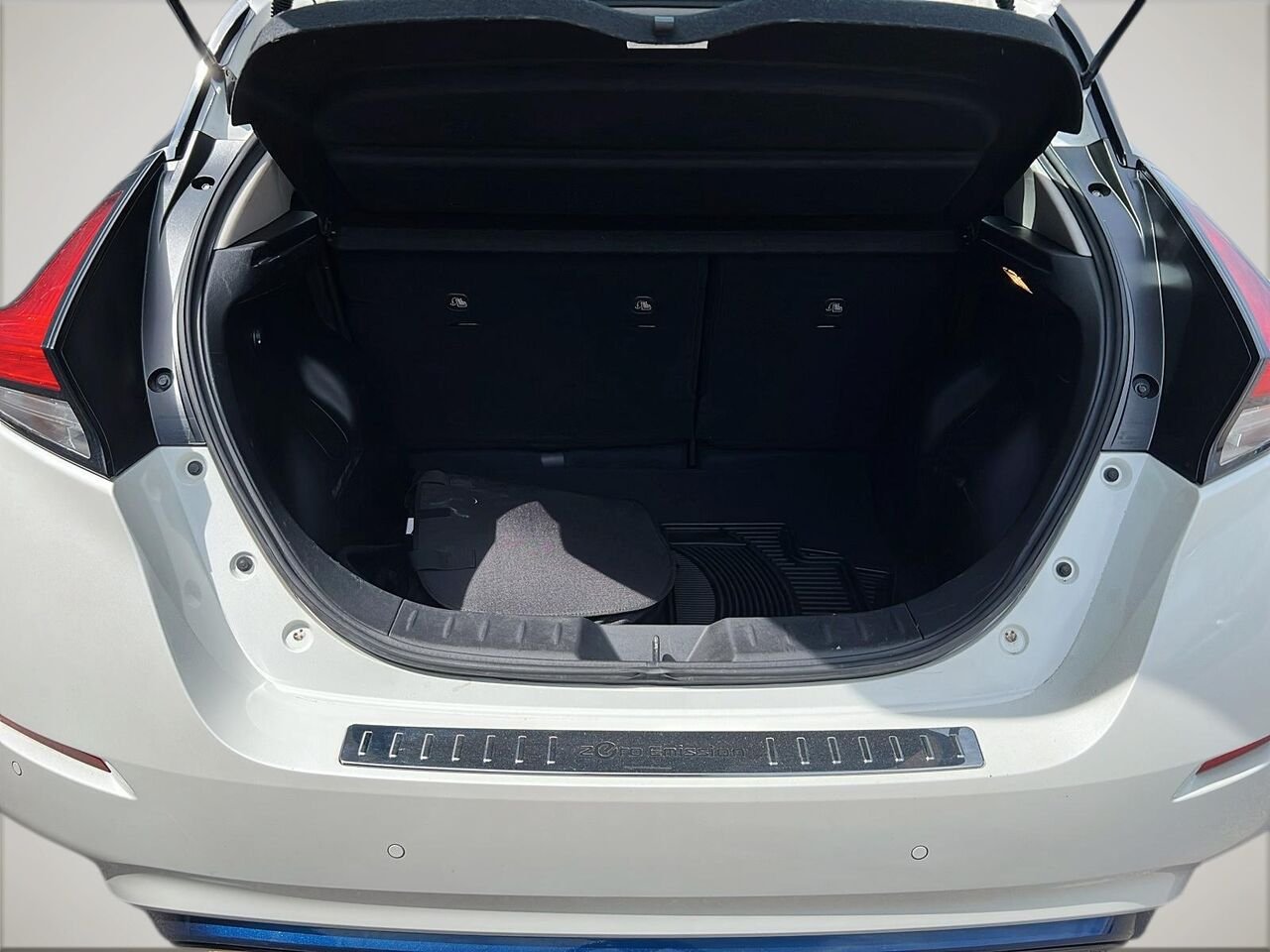 Nissan LEAF SV 40 KWH 2021 Blanc Québec - photo #5
