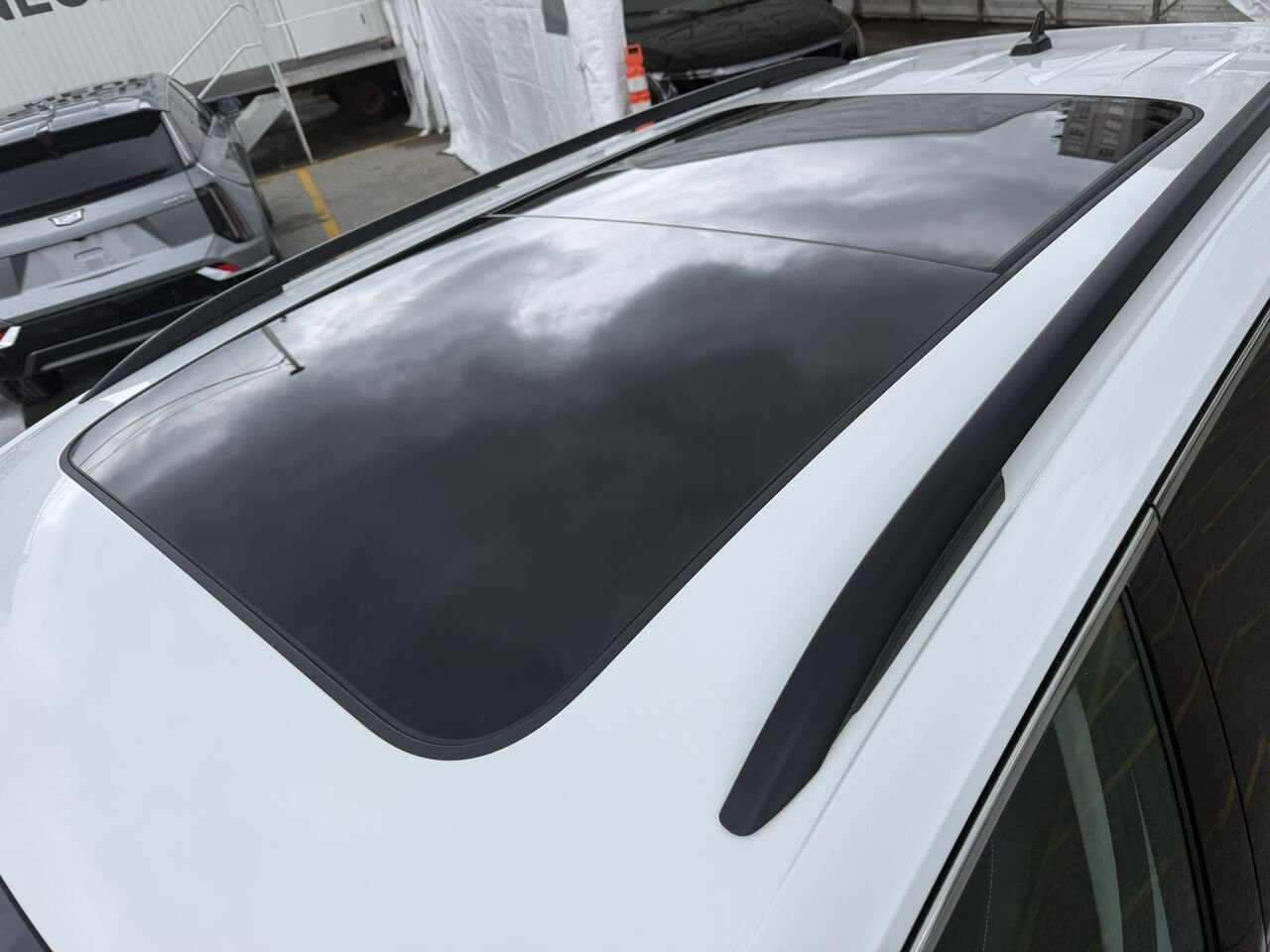 2024 Volkswagen Tiguan Comfortline 4MOTION White Laval - photo #12