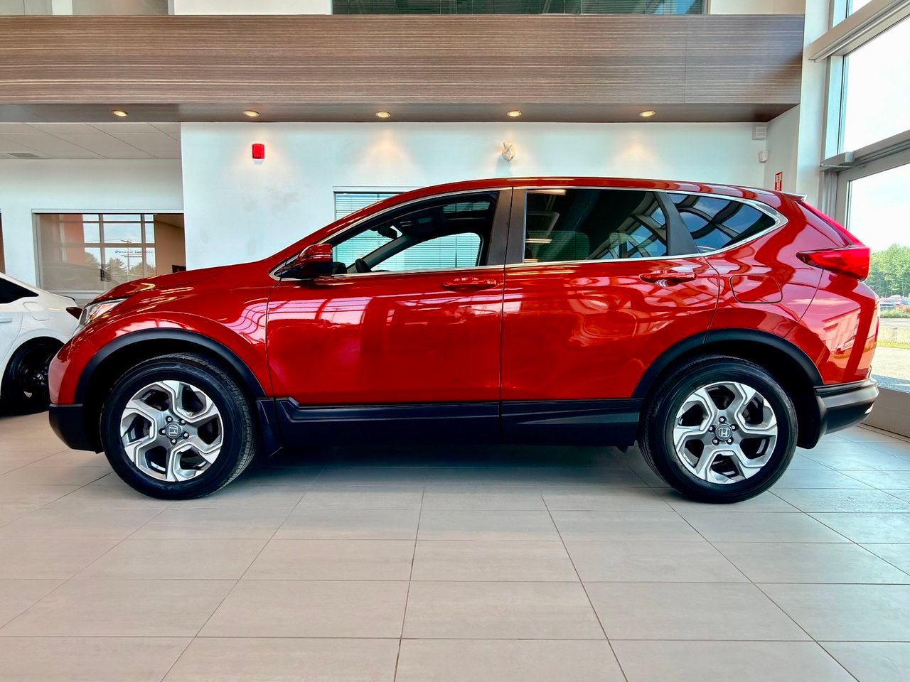2017 Honda CR-V Red Notre-Dame-des-Prairies - photo #7