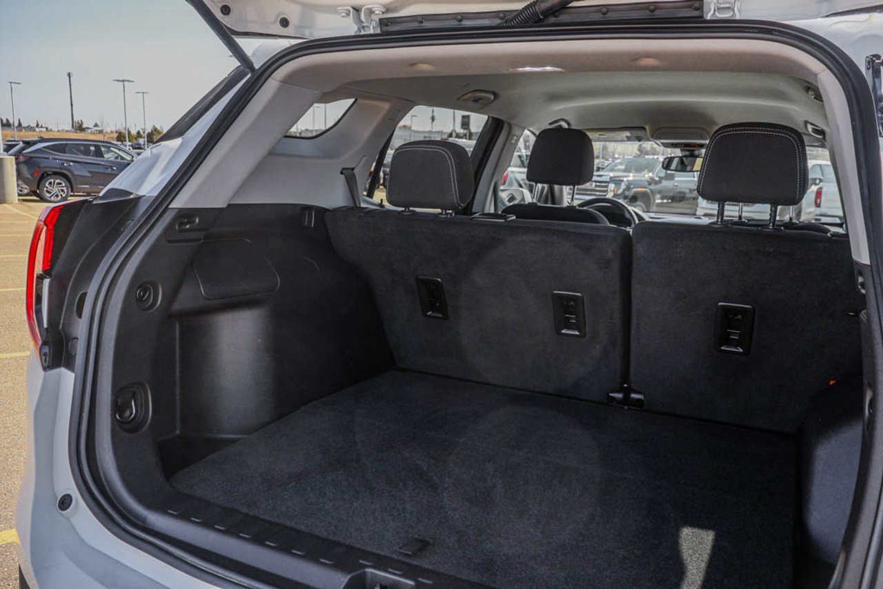 2024 GMC Terrain AWD 4dr SLE White Sherwood Park - photo #7