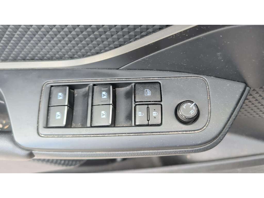 Toyota C-HR 2018 Blanc Gatineau - photo #18