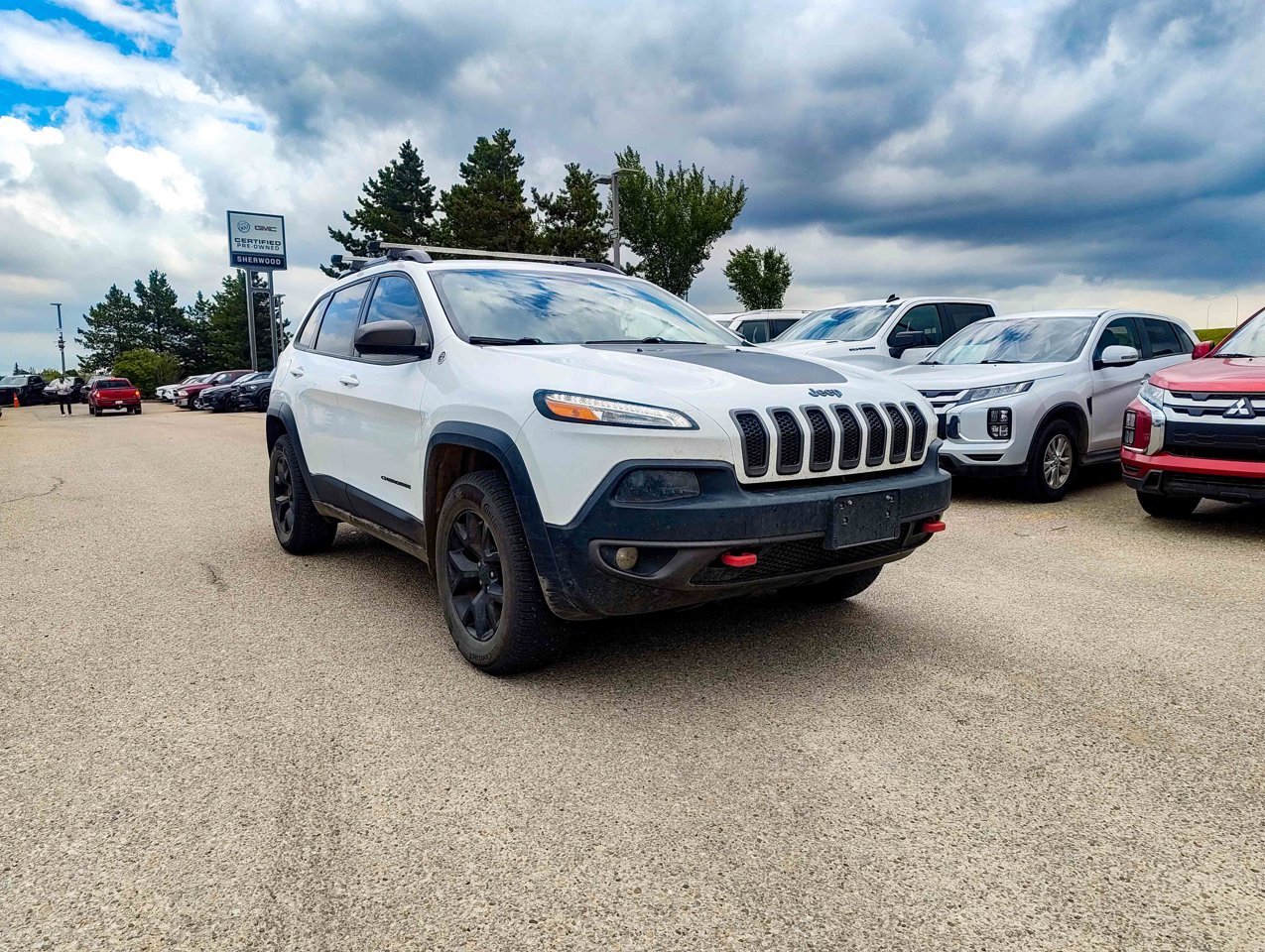 2017 Jeep Cherokee 4WD 4dr Trailhawk White Sherwood Park - photo #2