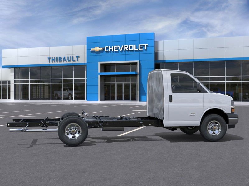 2026 CHEVROLET Express Commercial Cutaway 3500 fourgonnette 159 po SUMMIT WHITE Sherbrooke - photo #4