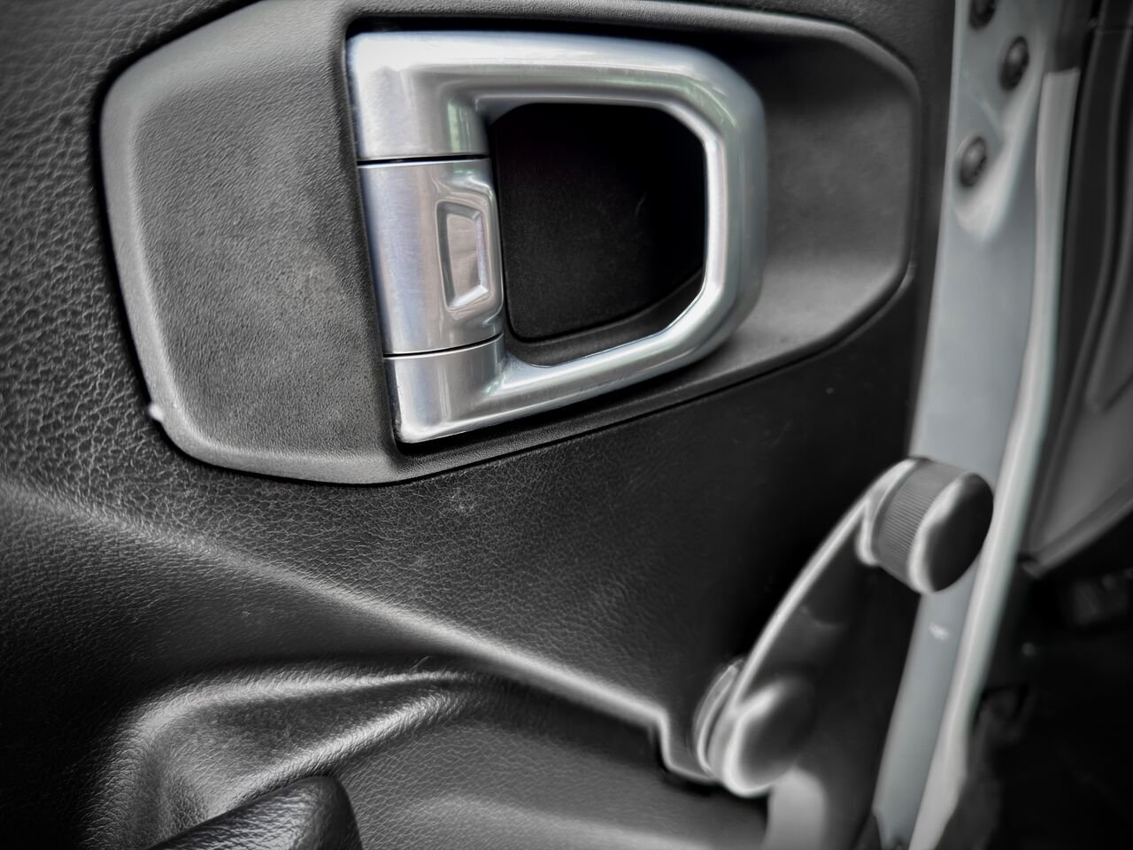 2022 Jeep Wrangler Silver Notre-Dame-des-Prairies - photo #28
