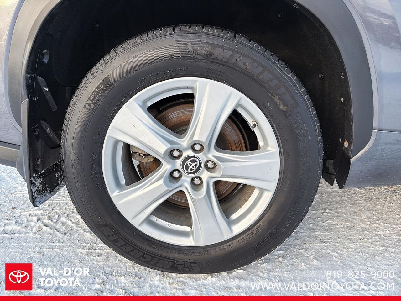 Toyota Highlander LE AWD LE AWD 2024 Gris magnétique métallisé Val-d'Or - photo #5