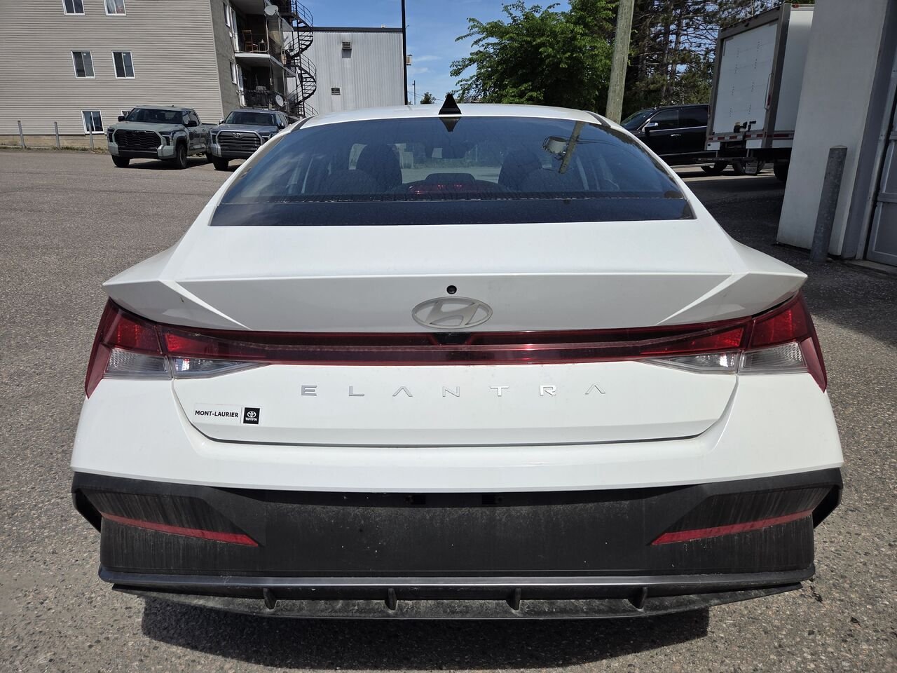 2024 Hyundai Elantra White Rouyn-Noranda - photo #5