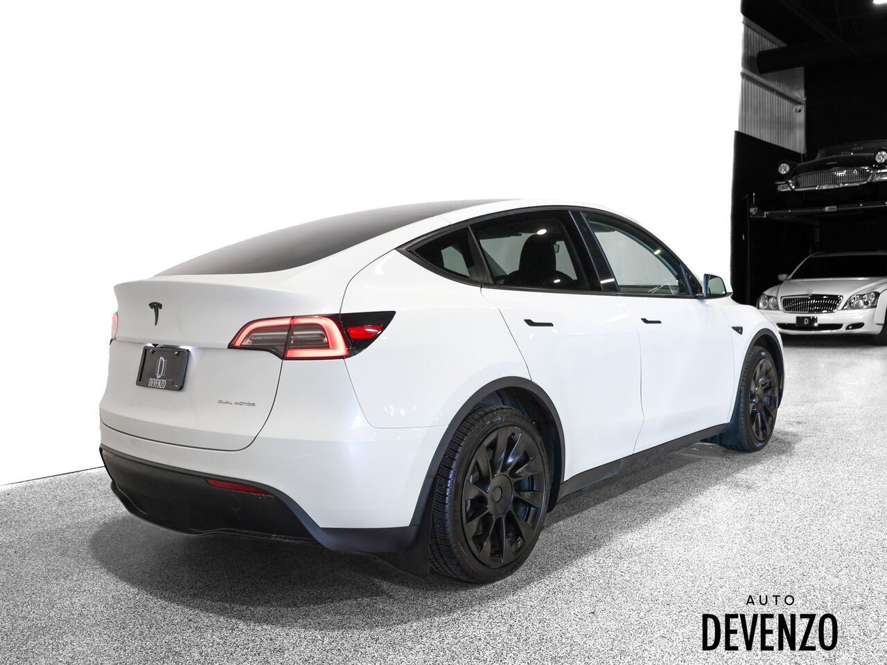 2023 Tesla Model Y White Saint-Eustache - photo #2