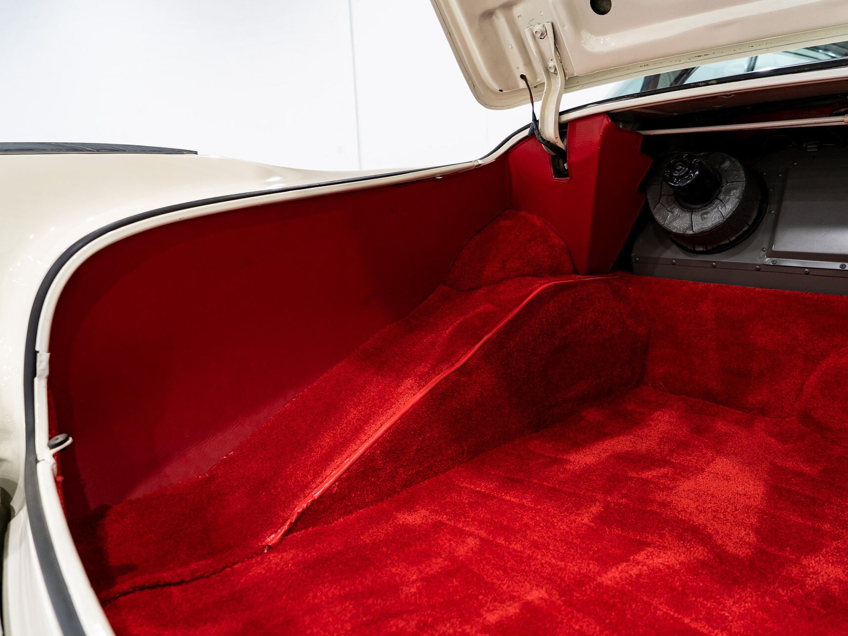 1956 Cadillac Eldorado Seville With Factory A/C | PRIX EN USD White Montreal - photo #89