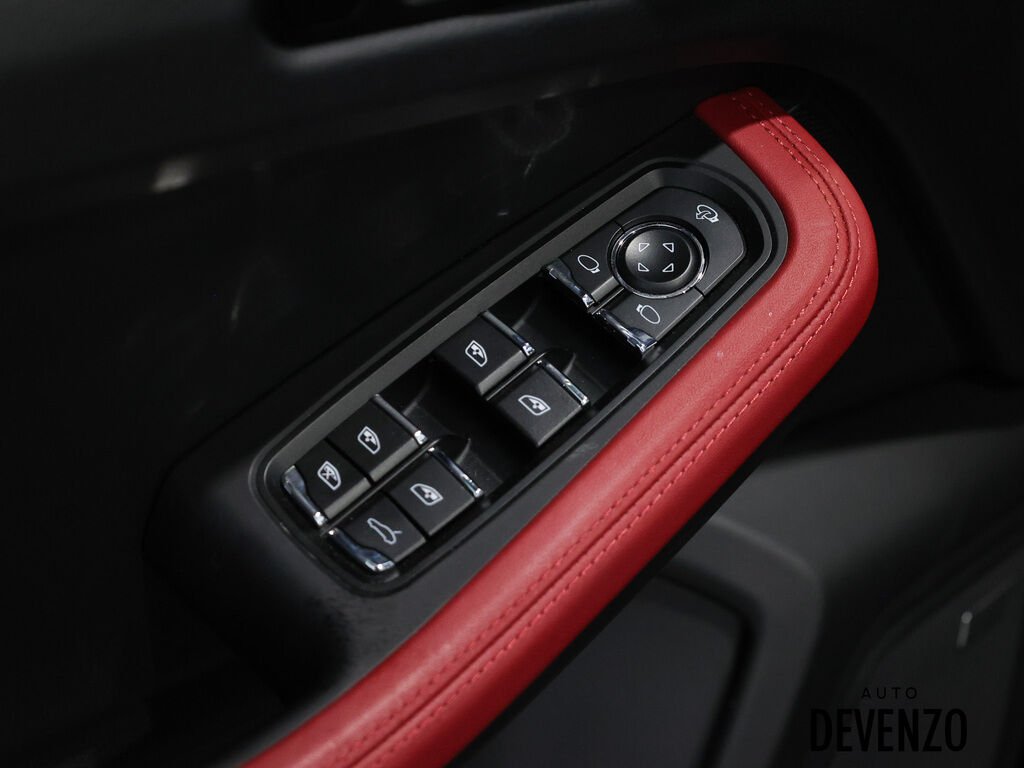 2025 Porsche Macan Black Saint-Eustache - photo #12