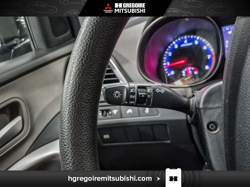 2016 Hyundai Santa Fe XL Grey Blainville - photo #18