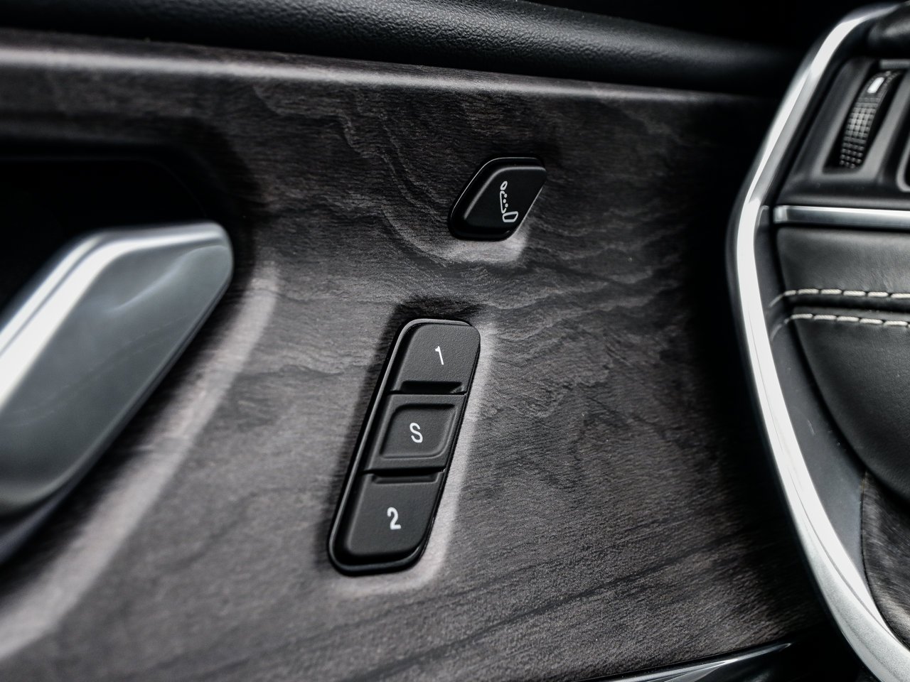 2023 Jeep Grand Cherokee Overland 4x4 Black Sherwood Park - photo #20