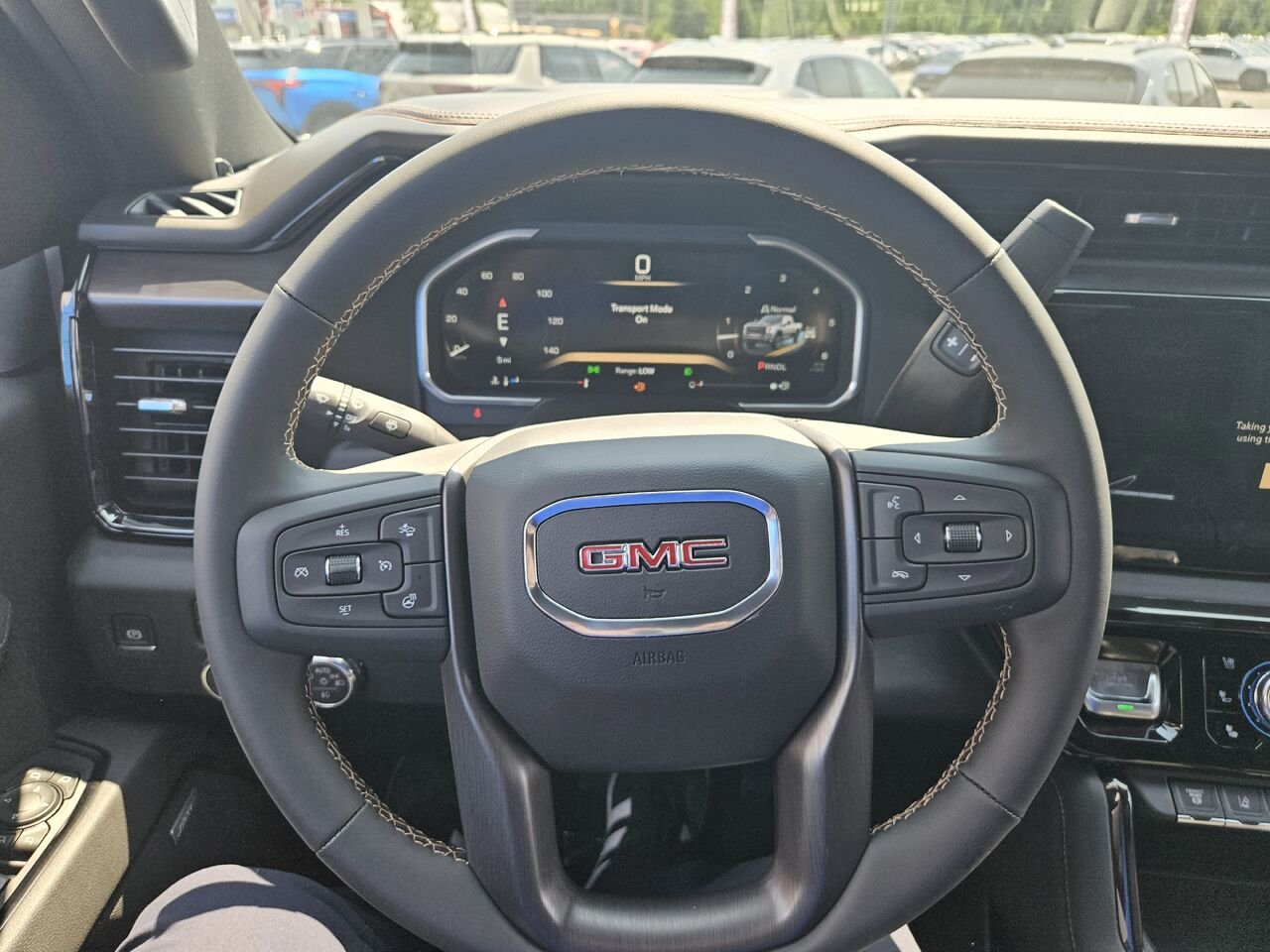 GMC Sierra 2500HD AT4 cabine multiplace 4RM 159 po 2026 Noir onyx Thetford Mines - photo #9