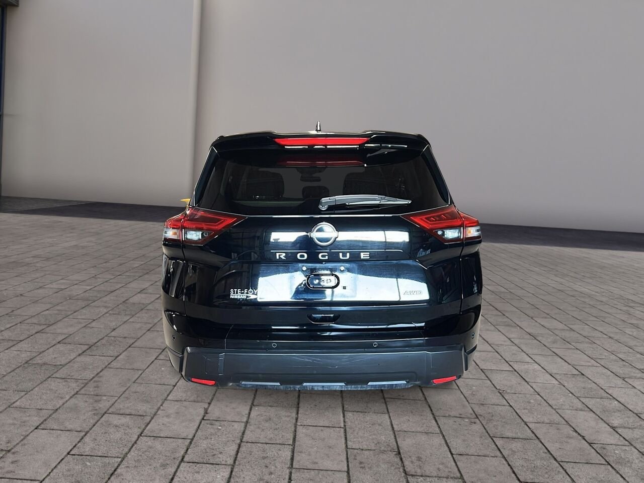 2024 Nissan Rogue S Black Québec - photo #2