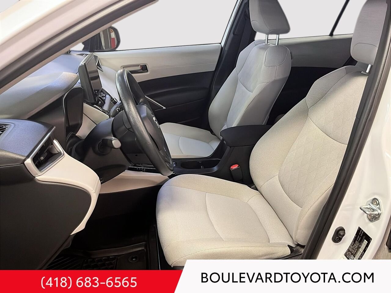 Toyota Corolla Cross 100072A-15 | L 2024 Blanc Québec - photo #8