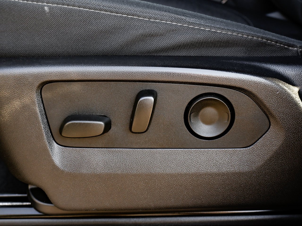 2024 Chevrolet Silverado 1500 4WD Crew Cab 147 LT Trail Boss Grey Sherwood Park - photo #18