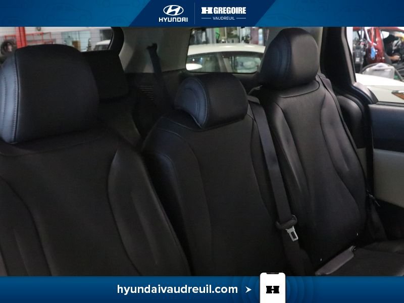2022 Kia Carnival White Laval - photo #37