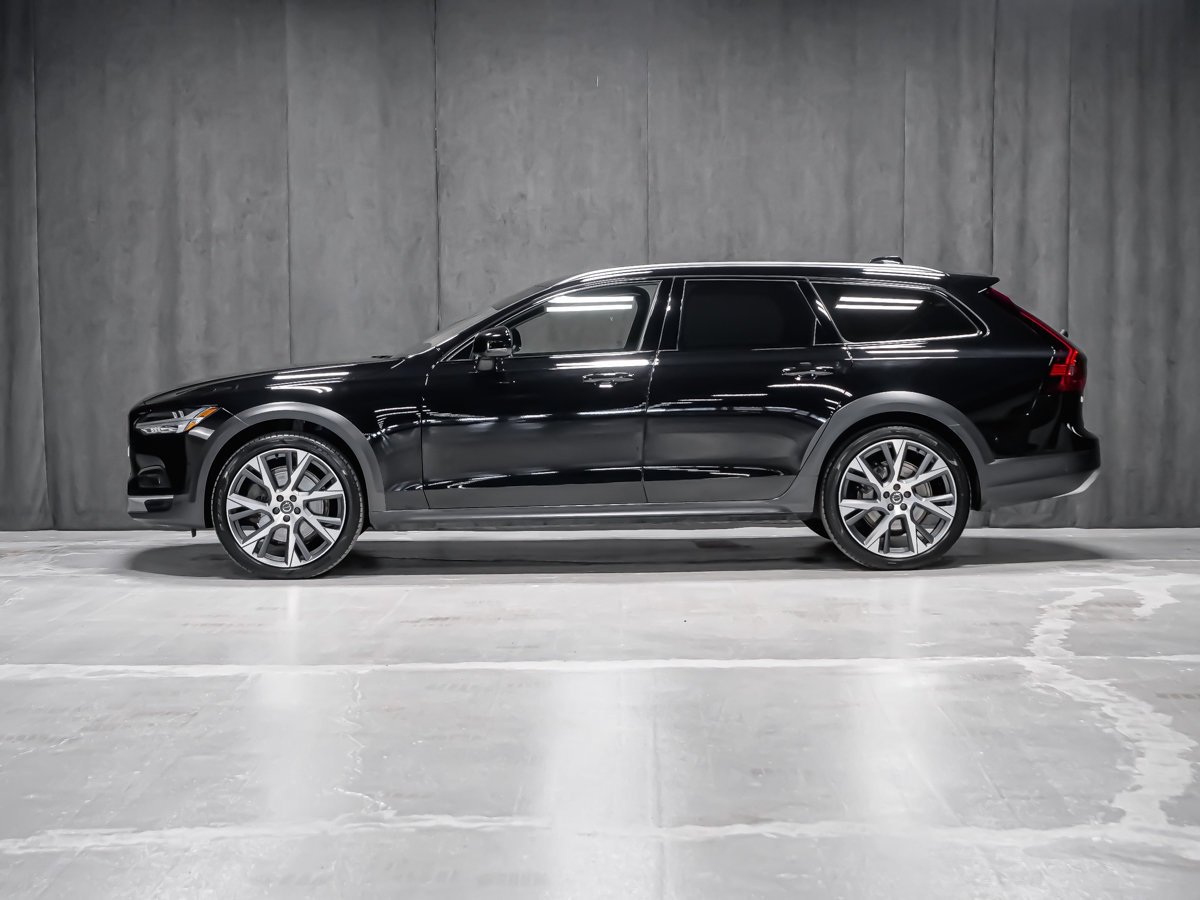 2022 Volvo V90 Cross Country B6 CLIMATE PREMIUM Black Montreal - photo #2