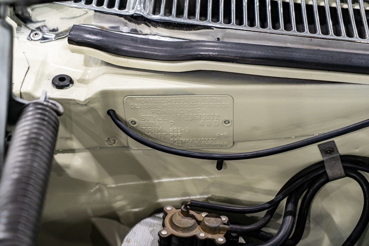 1957 Pontiac Bonneville *PRICE IN USD* Fuel injected 347/315HP 1 of 630 produced White Montreal - photo #62
