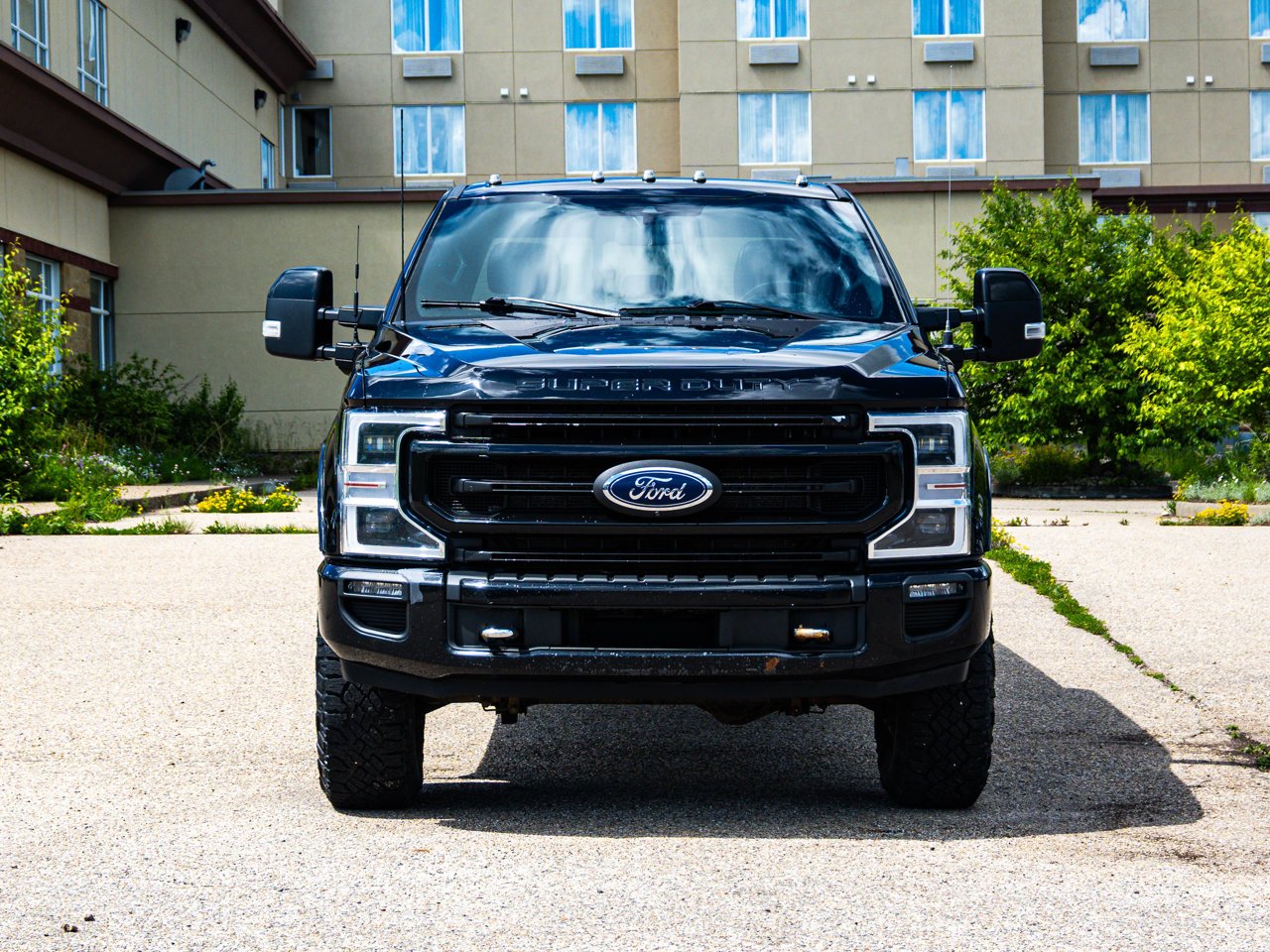 2022 Ford Super Duty F-350 SRW Platinum 4WD Crew Cab 6.75' Box Black Sherwood Park - photo #2