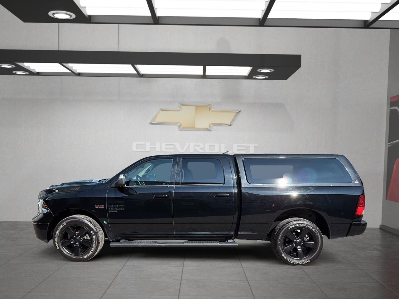 RAM 1500 CLASSIC SLT 2021 Noir Saint-Hyacinthe - photo #4