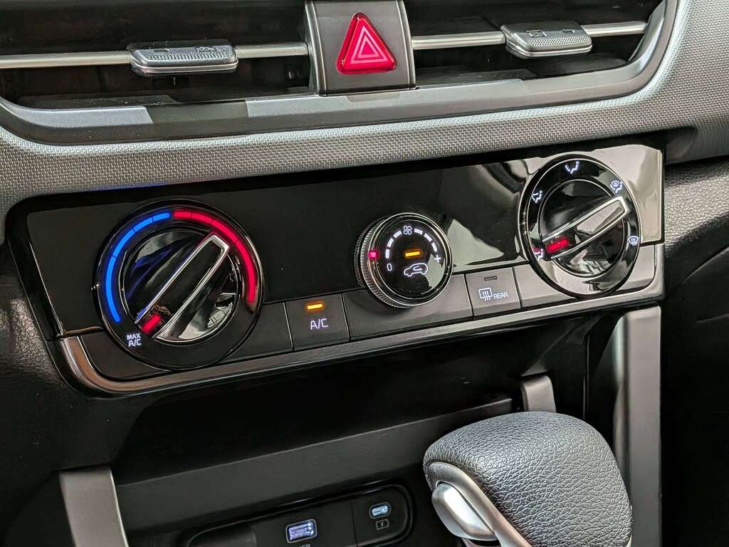 Kia Seltos LX FWD 2024 Blanc Val-David - photo #24