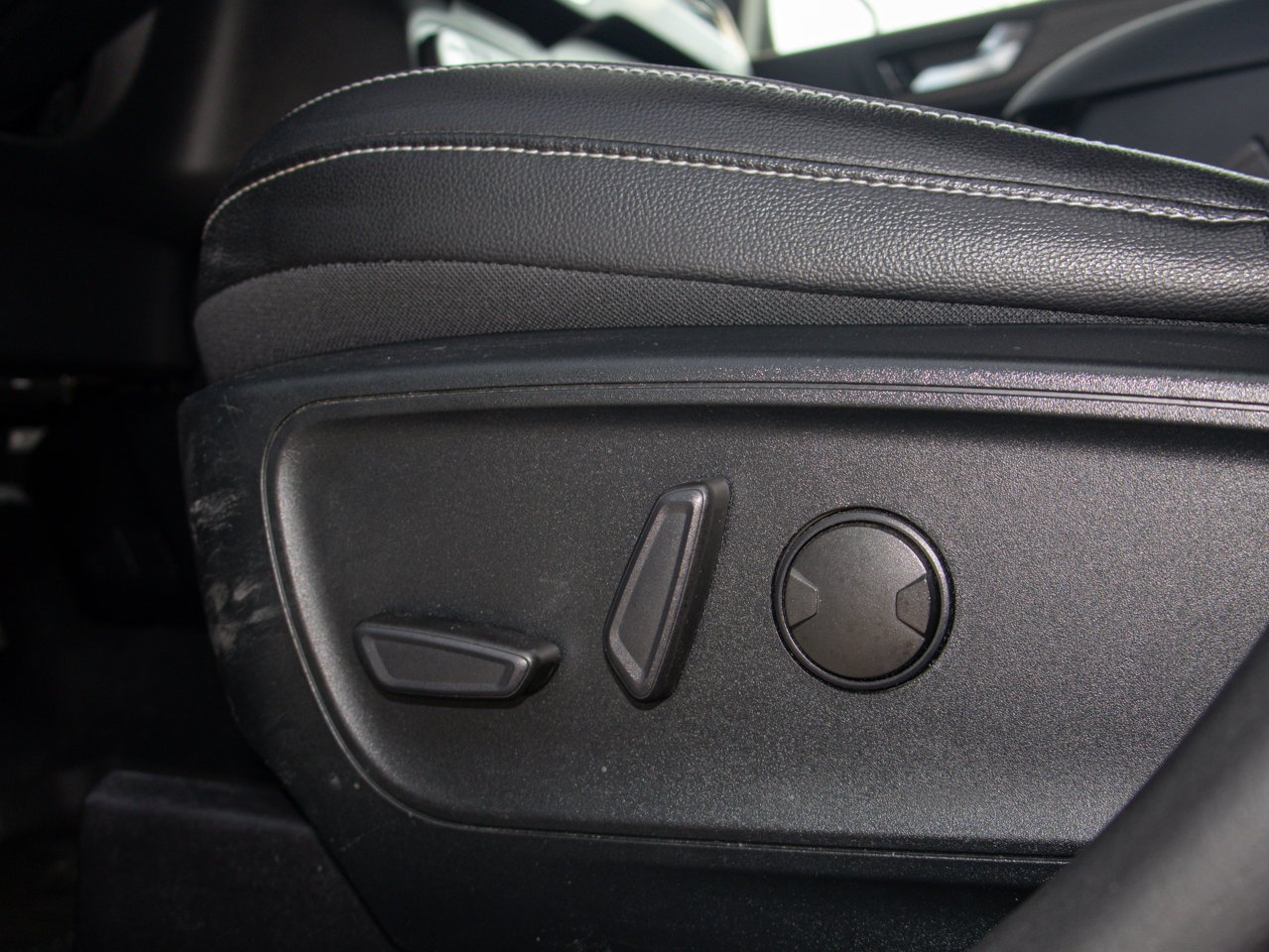 2020 Ford Escape Titanium Hybrid AWD Black Sherwood Park - photo #18