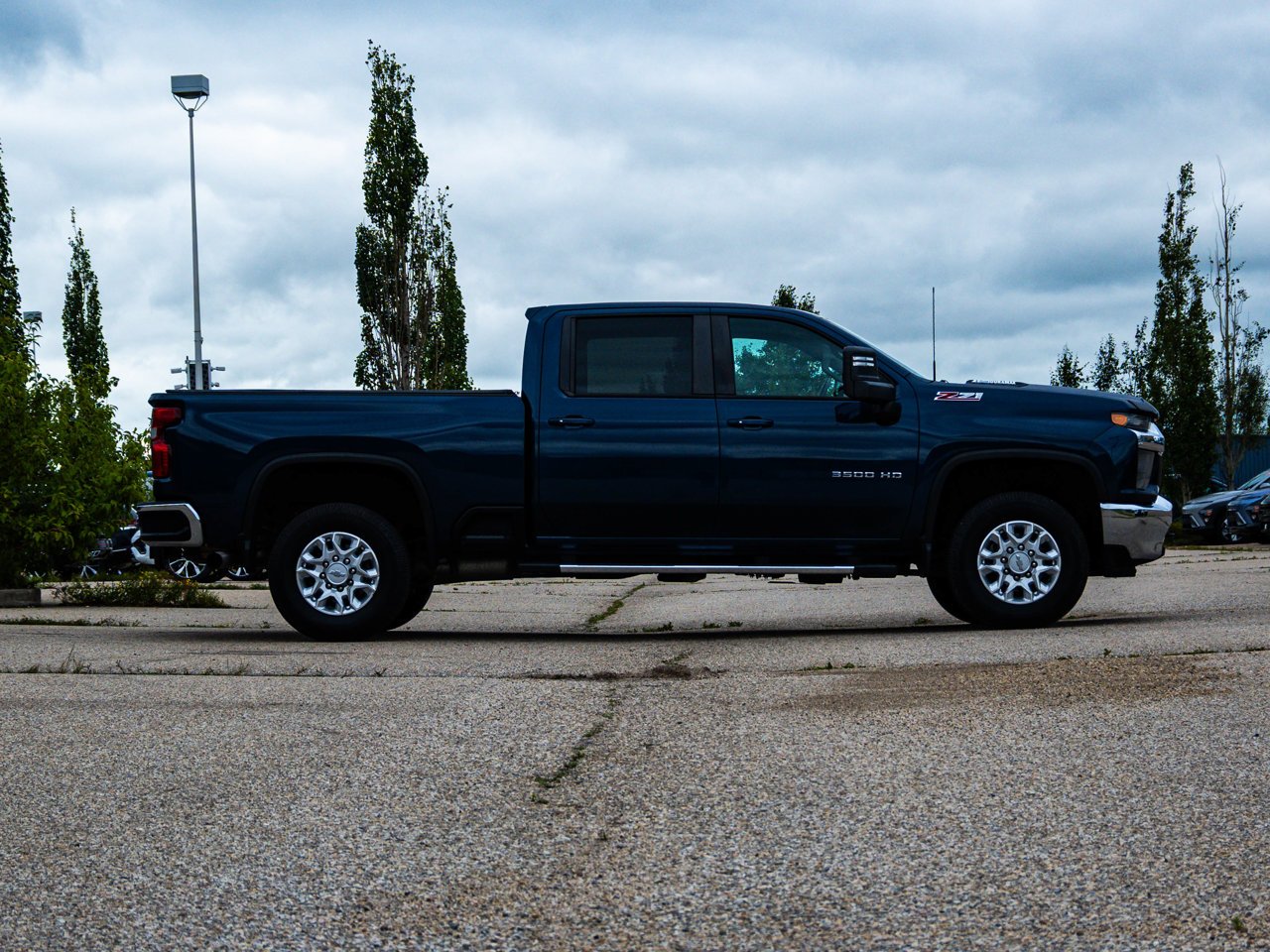 2020 Chevrolet Silverado 3500HD 4WD Crew Cab 159 LT Blue Sherwood Park - photo #13