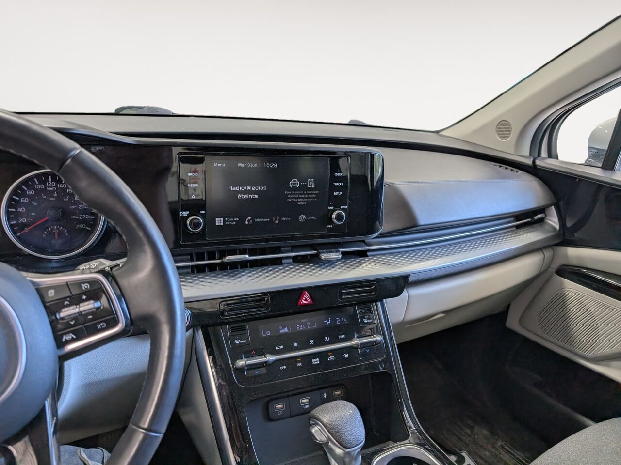 Kia Carnival LX/SIÈGES CHAUFFANTS/VOLANT CHAUFFANT/CAMÉRA DE RECUL/BLUETOOTH/AC/VITRES ÉLECTRIQUES 2023 Blanc Sherbrooke - photo #8