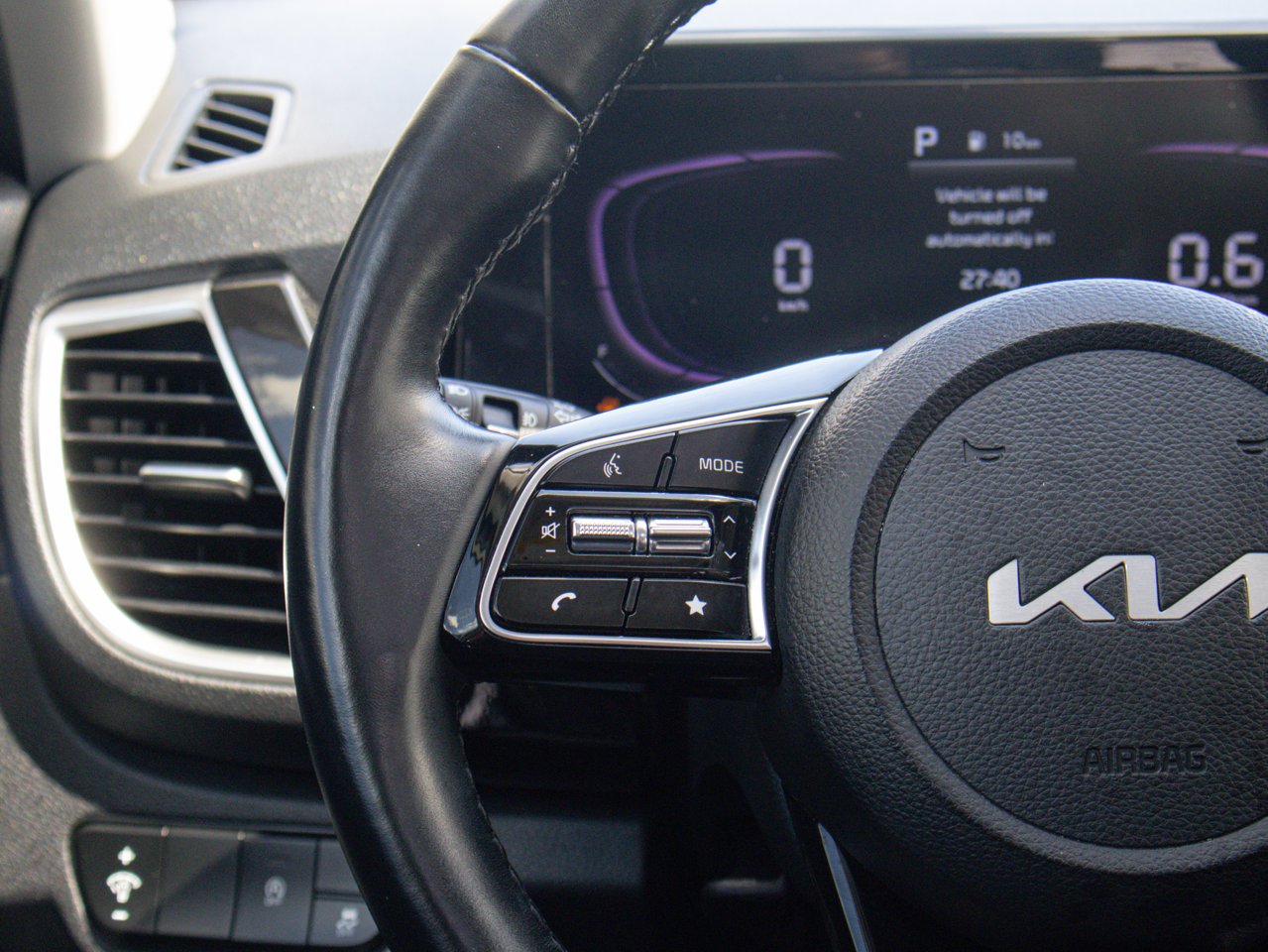 2025 Kia Seltos EX AWD White Sherwood Park - photo #20