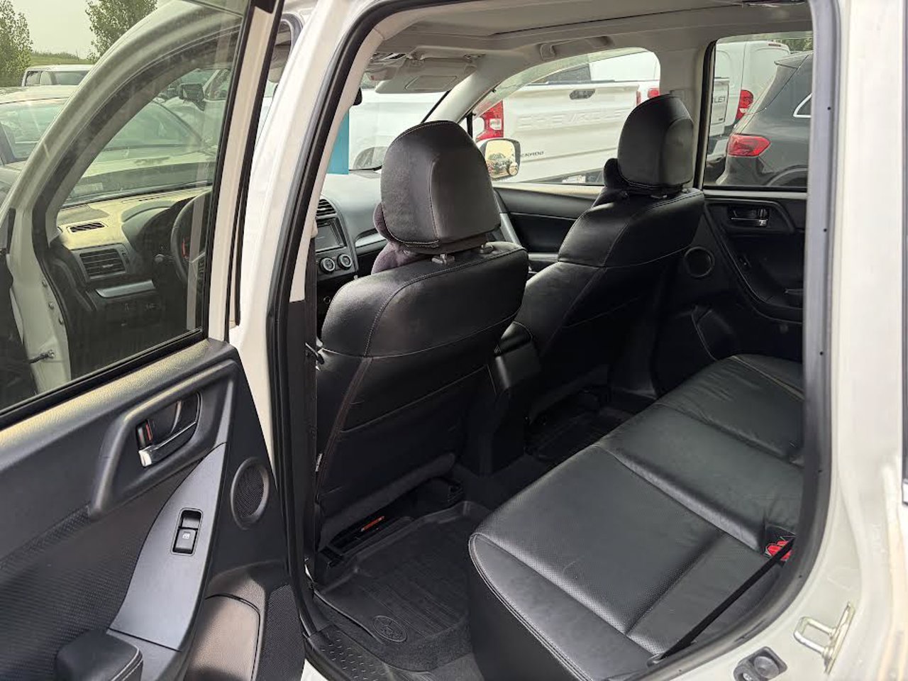 2015 Subaru Forester 5dr Wgn CVT 2.0XT Limited w/Tech Pkg Satin White Pearl Sherwood Park - photo #5