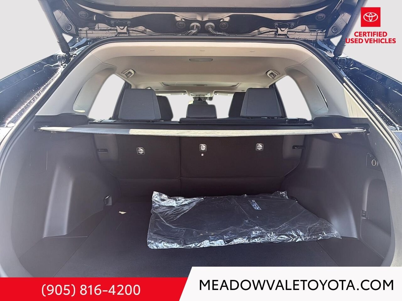 2025 Toyota RAV4 Running Boards, Sunroof, Power Drivers Seat, Low KM's, Midnight Black Metallic Mississauga - photo #21