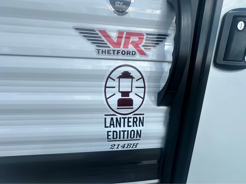 Coleman Lantern 214 BH 2021 Blanc Thetford Mines - photo #9