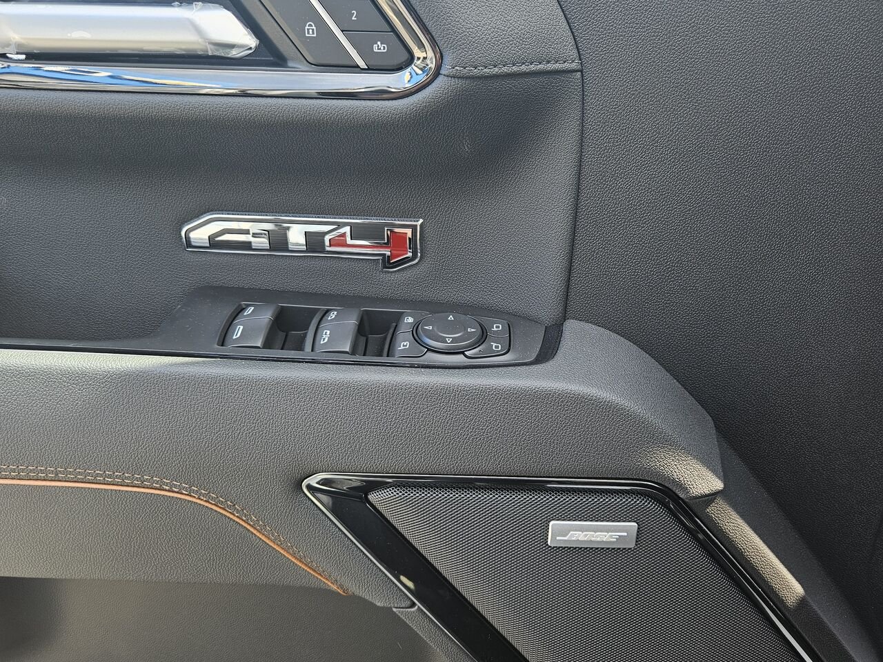 GMC Sierra 1500 AT4 cabine multiplace 4RM 157 po 2026 Blanc sommet Thetford Mines - photo #12