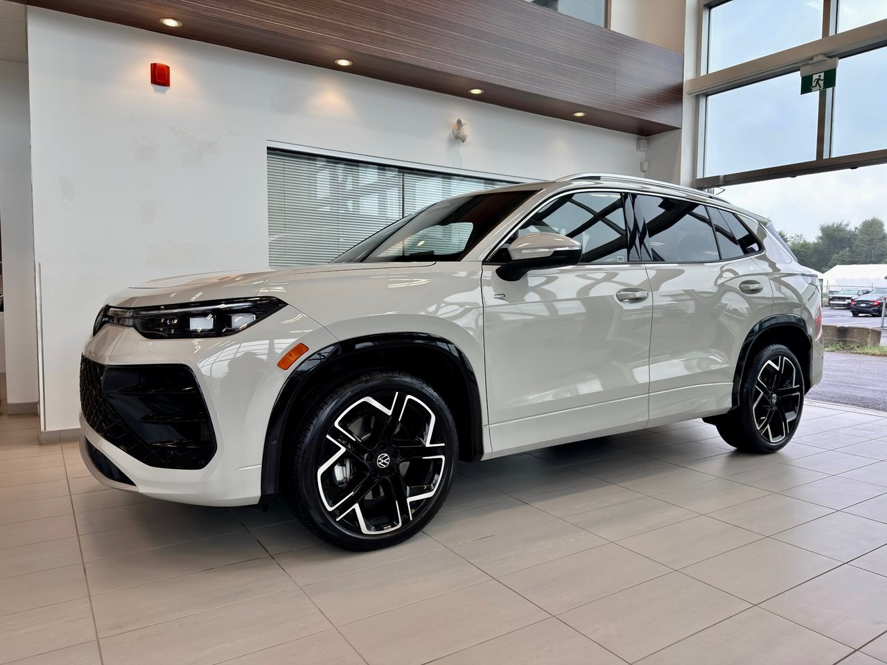 Volkswagen Tiguan 2026 Gris Notre-Dame-des-Prairies - photo #2