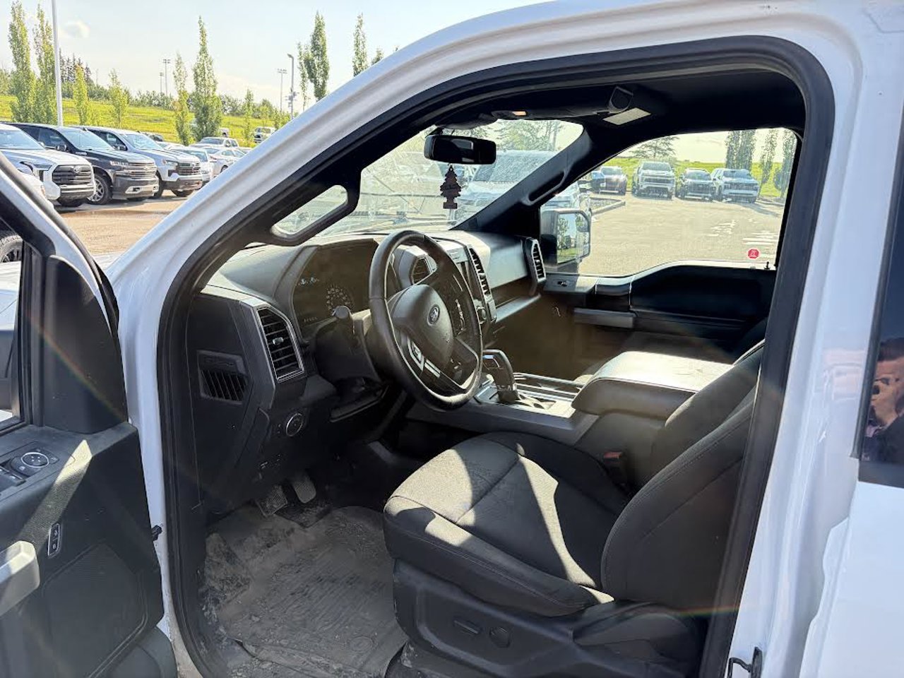 2019 Ford F-150 XLT 4WD SuperCrew 5.5' Box White Sherwood Park - photo #6
