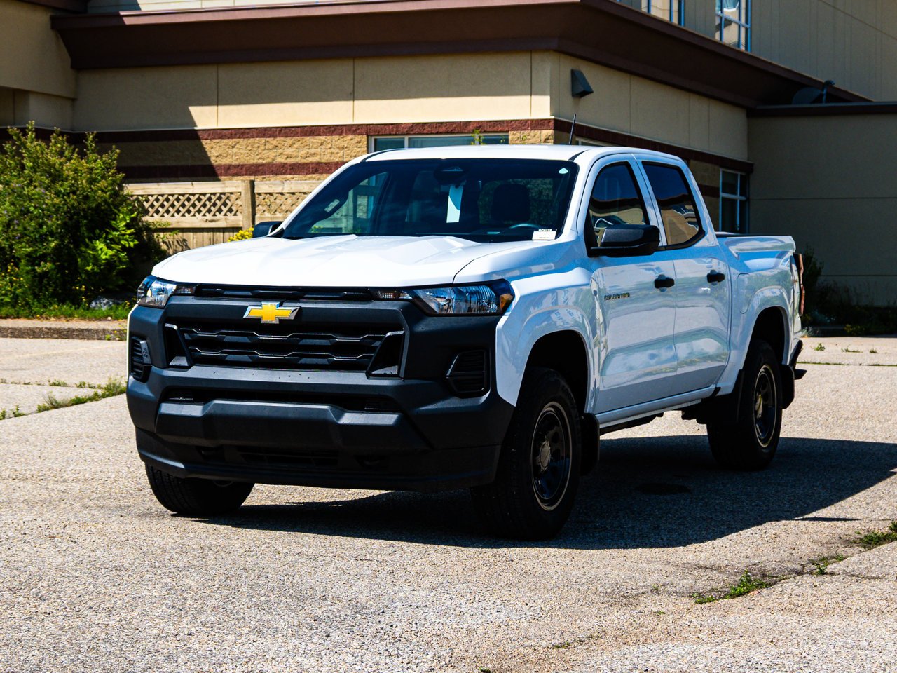 2024 Chevrolet Colorado 4WD Crew Cab WT White Sherwood Park - photo #3