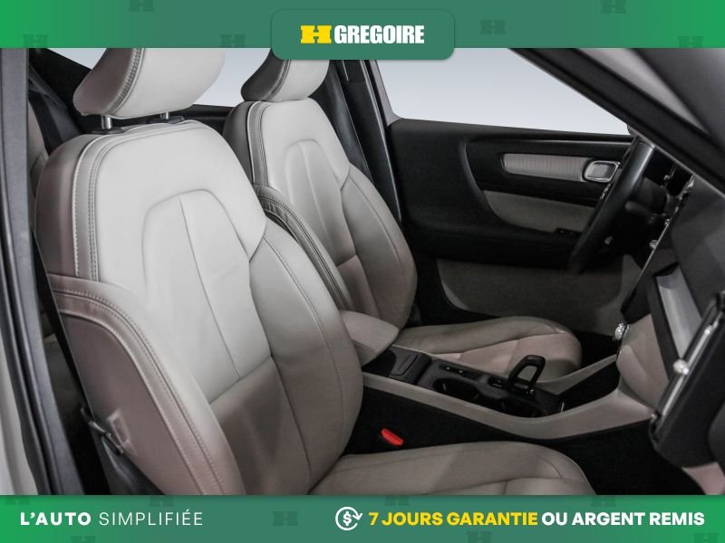 2022 Volvo XC40 White Laval - photo #31