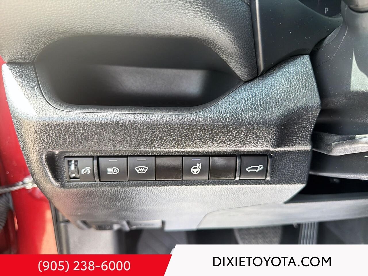 2024 Toyota RAV4 XLE AWD / CLEAN CARFAX / HEATED SEATS / MOONROOF / ALLOY WHEELS / CARPLAY AND ANDROID AUTO Red Mississauga - photo #12